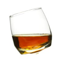 Ett fyllt whiskeyglas